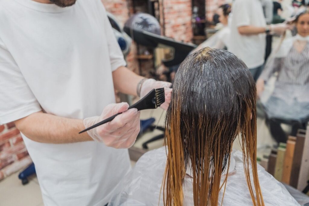 salons that specialize in color